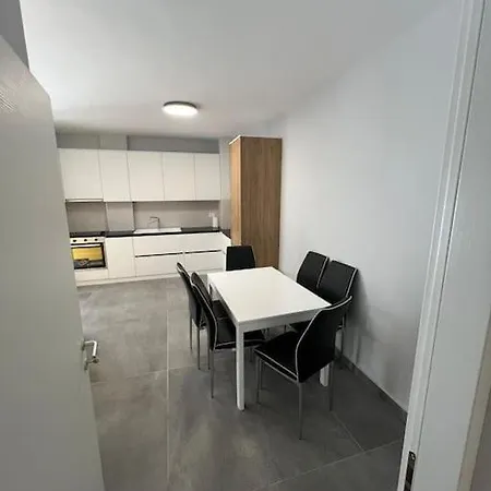 5th Floor 2+1 Qerret Golem (Tirana)